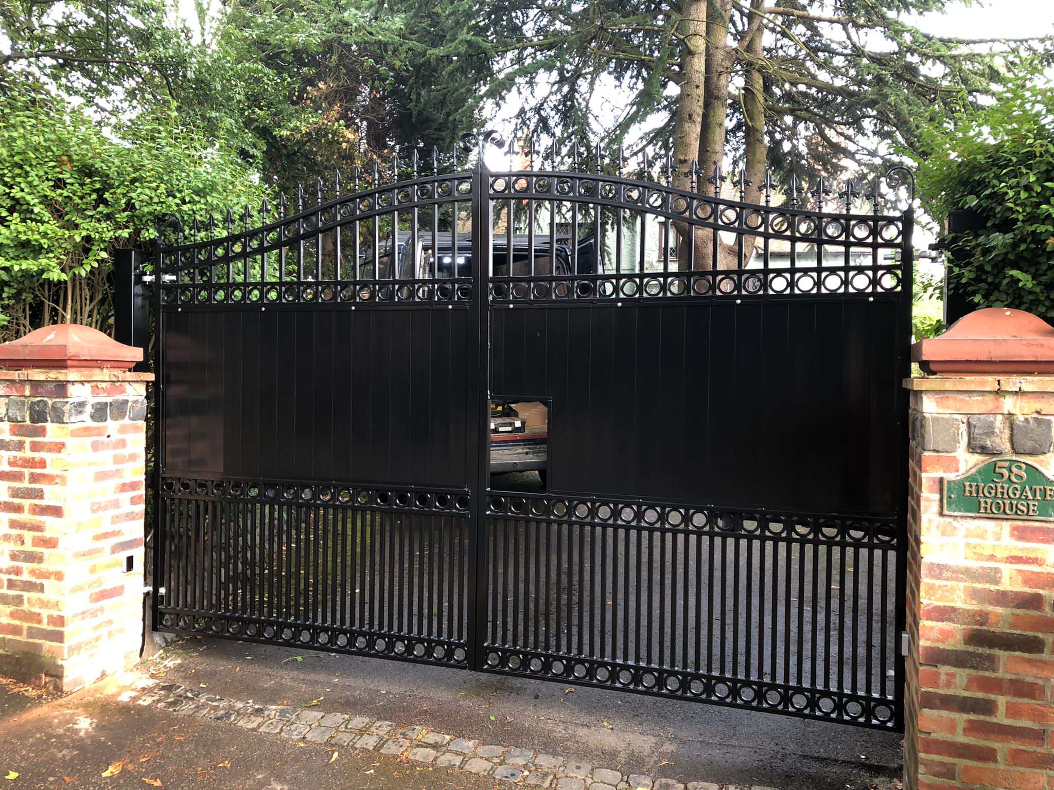 inspiration-in-steel-gates-portfolio-customer-design-image_123650291b
